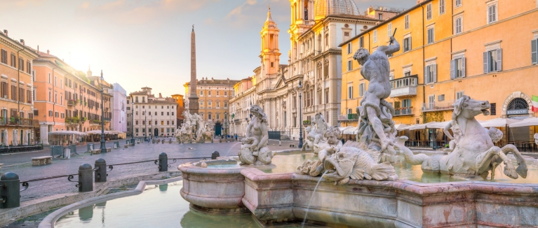 Zonsopgang boven Piazza Navona in Rome 